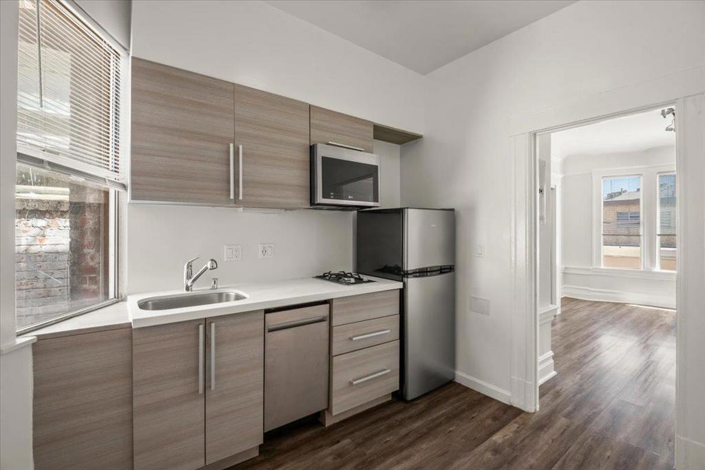677 Ellis Street Property Photo 4