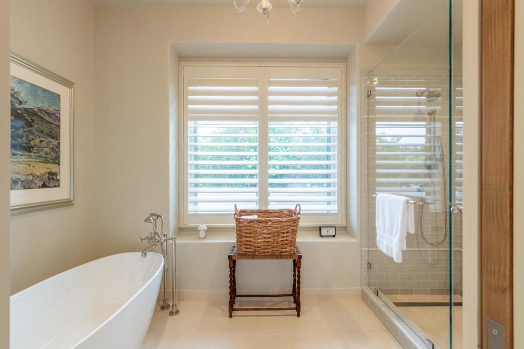 1041 Rodeo Road Property Photo 12