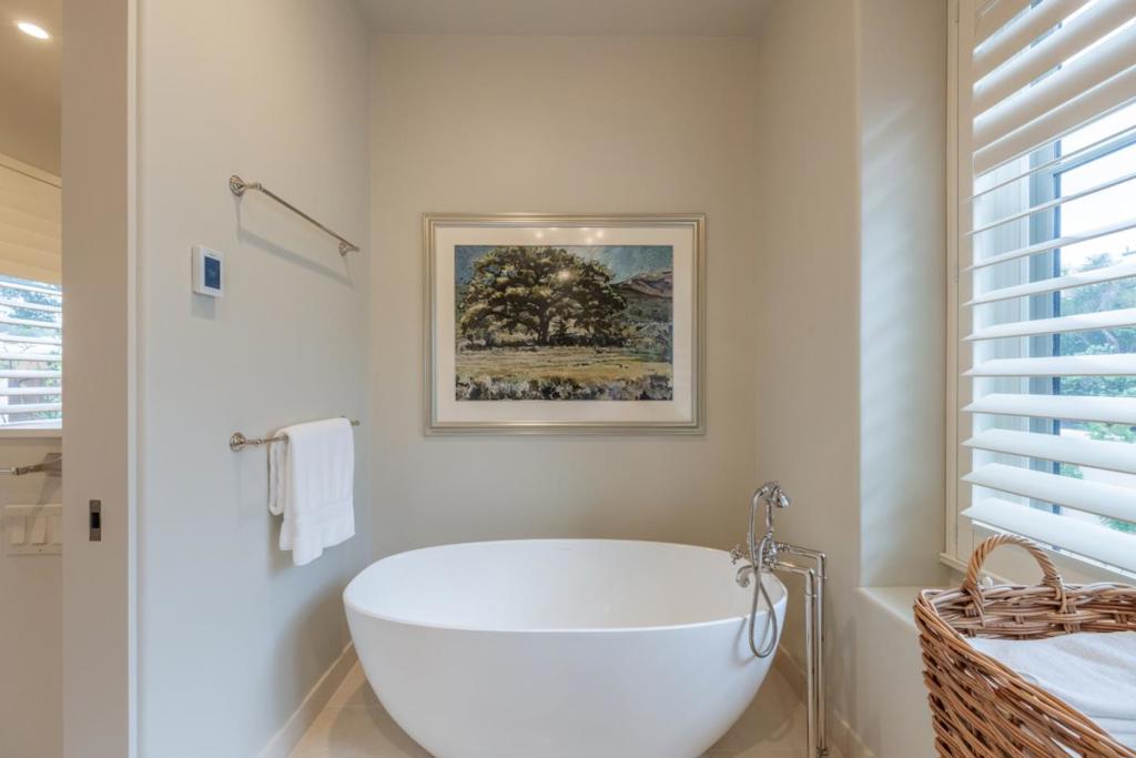 1041 Rodeo Road Property Photo 13
