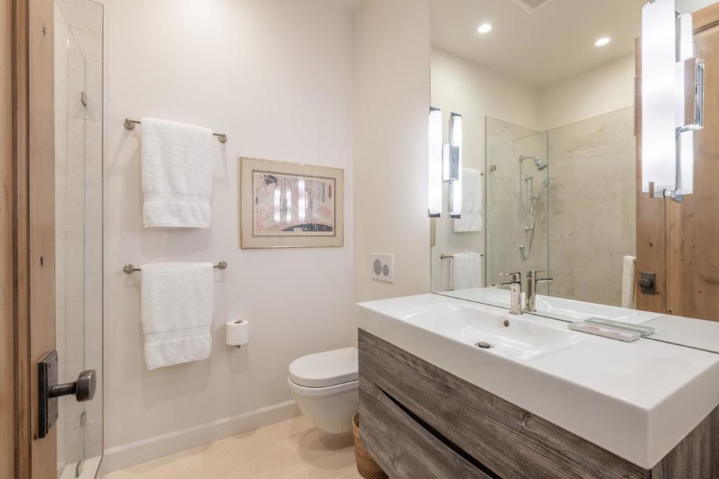 1041 Rodeo Road Property Photo 15
