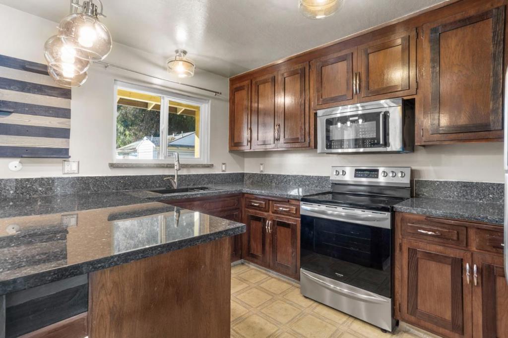 1124 Rex Road Property Photo 7