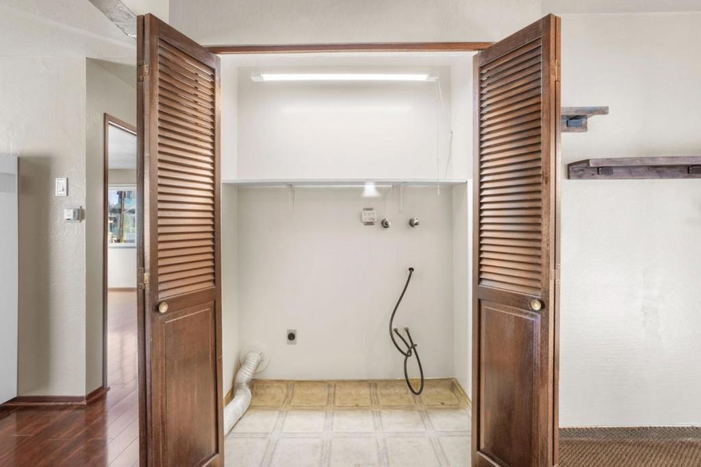 1124 Rex Road Property Photo 8