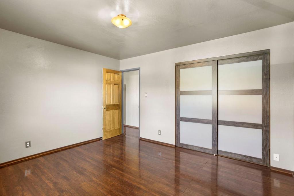 1124 Rex Road Property Photo 11