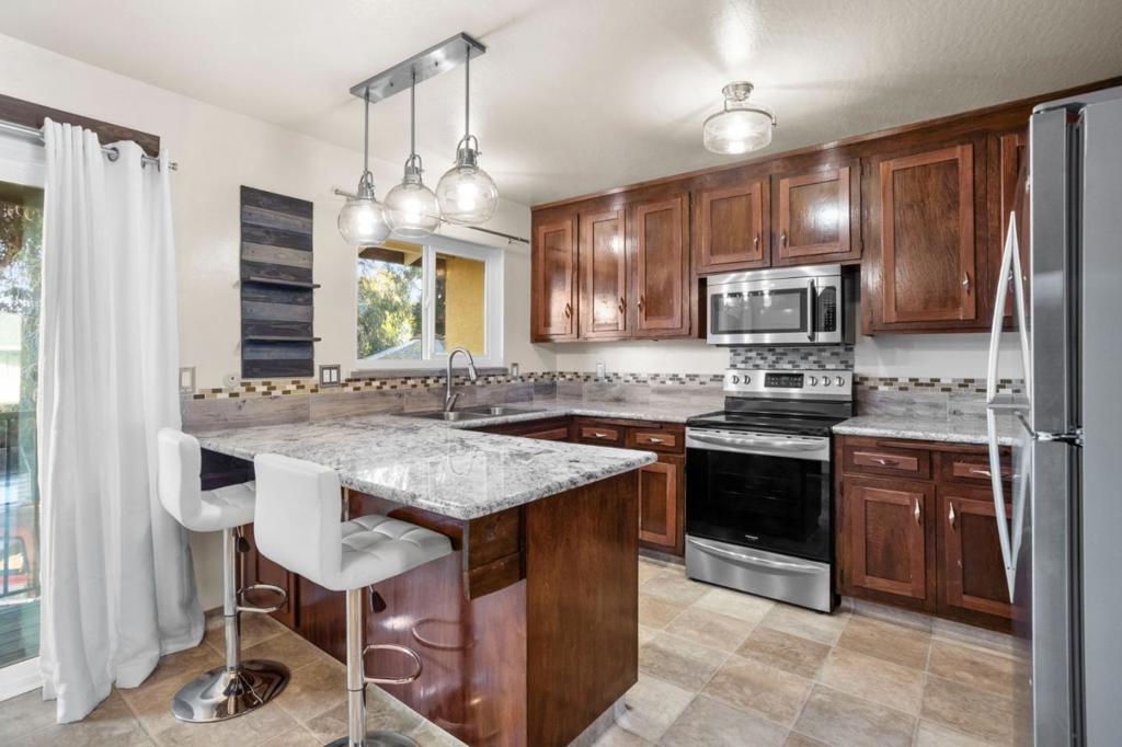 1124 Rex Road Property Photo 16