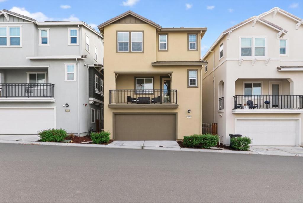 1303 Antonella Place Property Photo 2