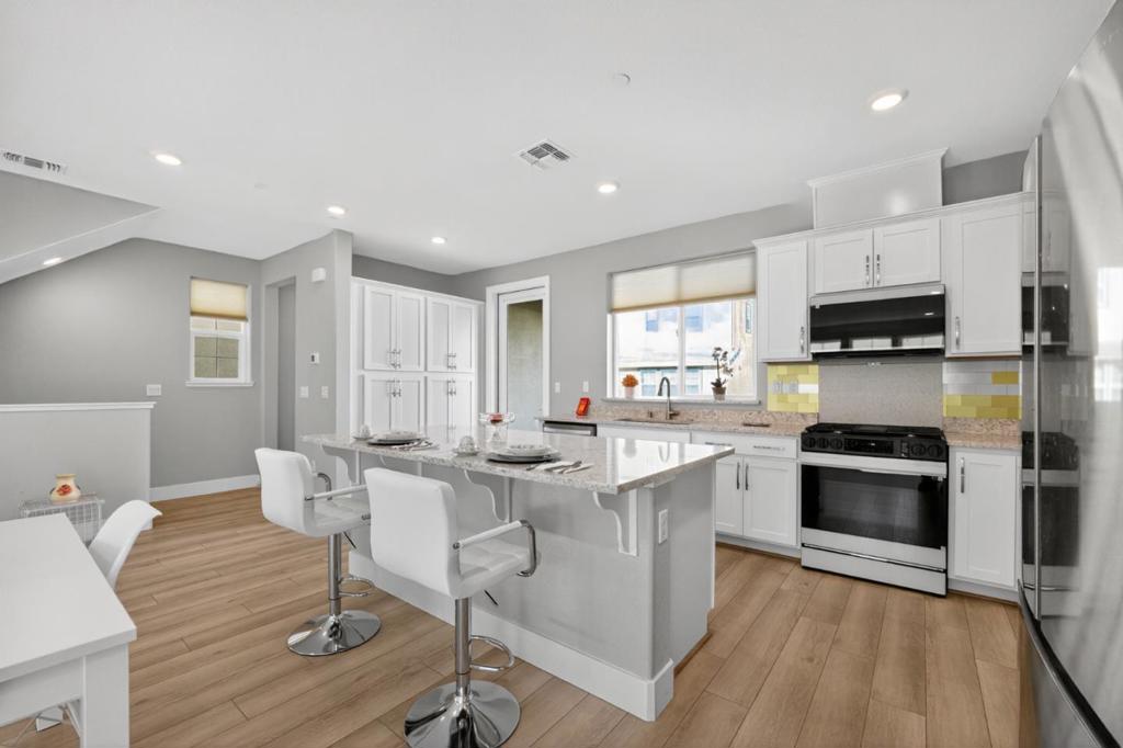 1303 Antonella Place Property Photo 12