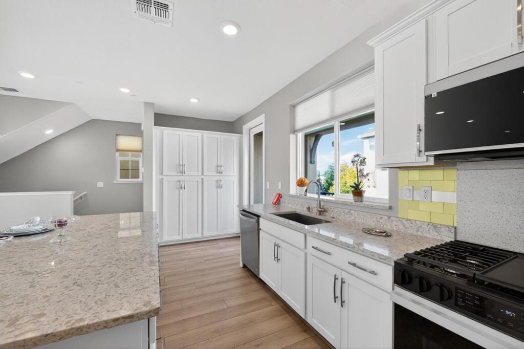 1303 Antonella Place Property Photo 15
