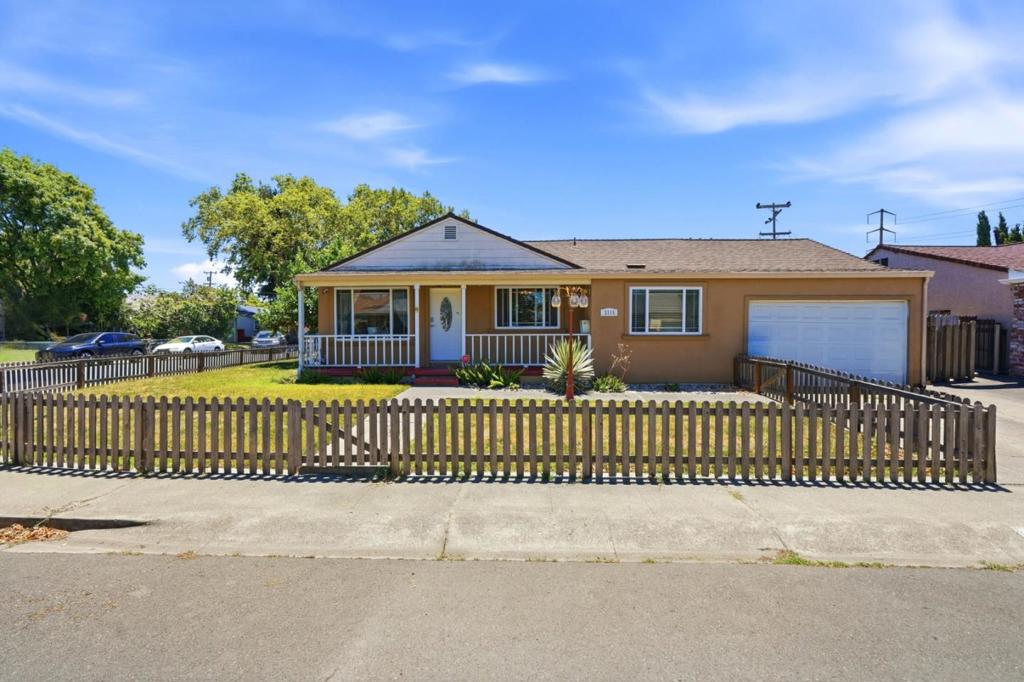 2115 Teakwood Street Property Photo 1