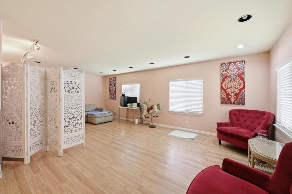 1085 Tasman Drive 861 Property Photo 3