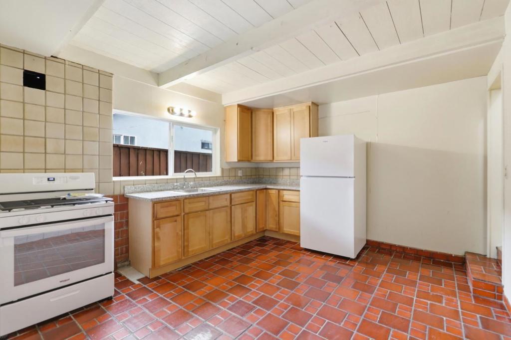 ML82049872 Property Photo 38