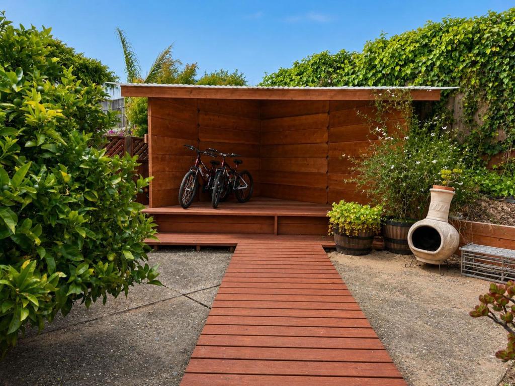 2050 Lassen Street Property Photo 7