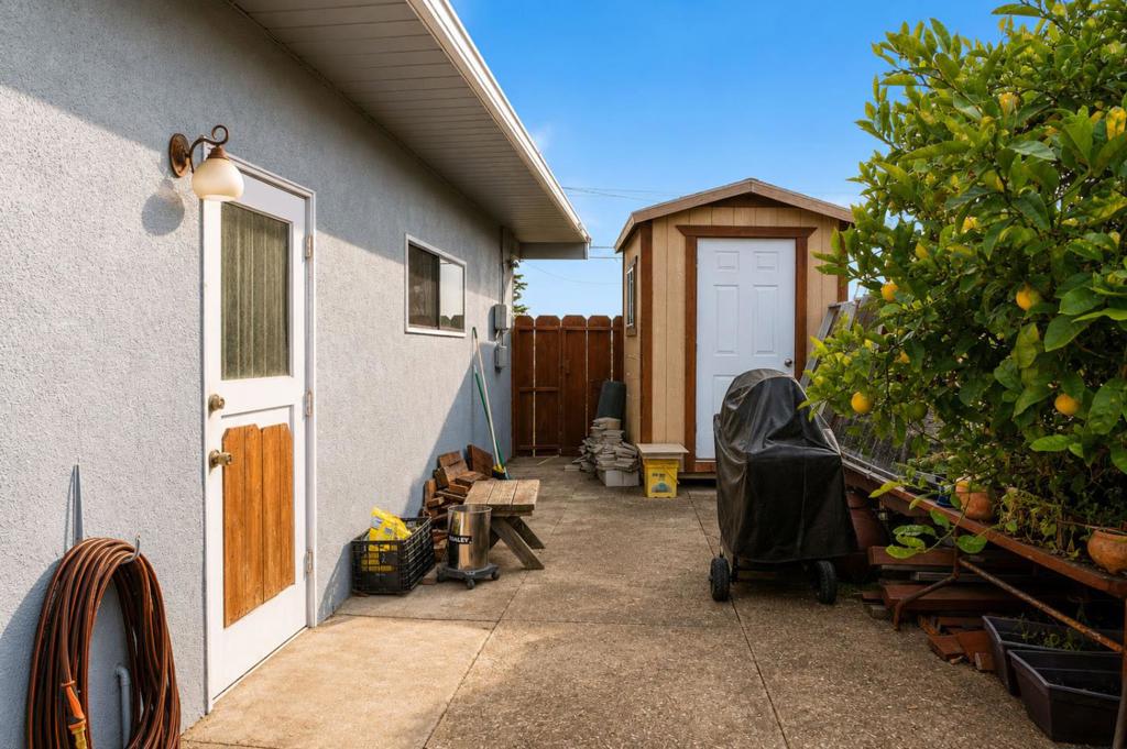 2050 Lassen Street Property Photo 12