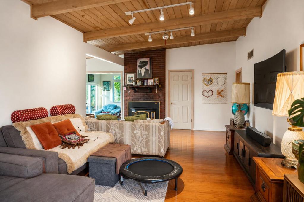 2050 Lassen Street Property Photo 14