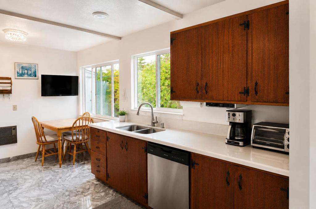 2050 Lassen Street Property Photo 20