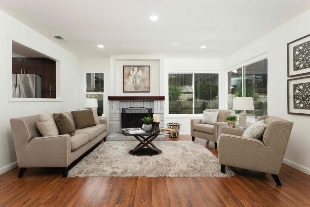 24653 Sylvan Glen Court Property Photo 4
