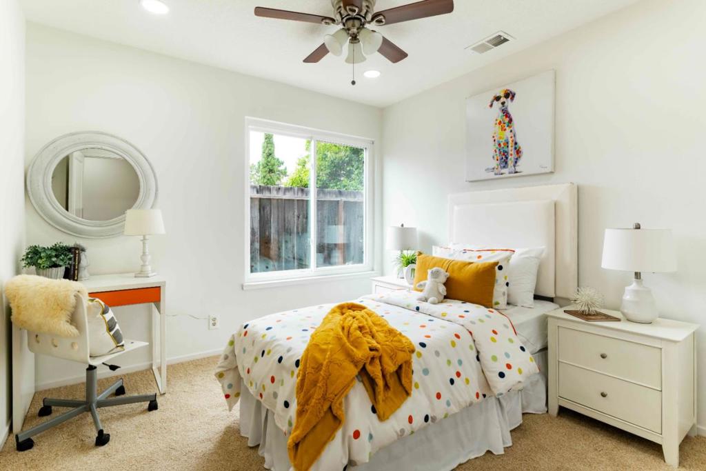 24653 Sylvan Glen Court Property Photo 13