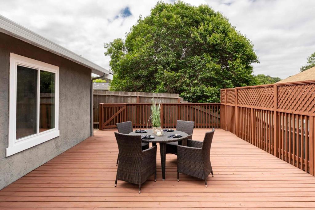 24653 Sylvan Glen Court Property Photo 18