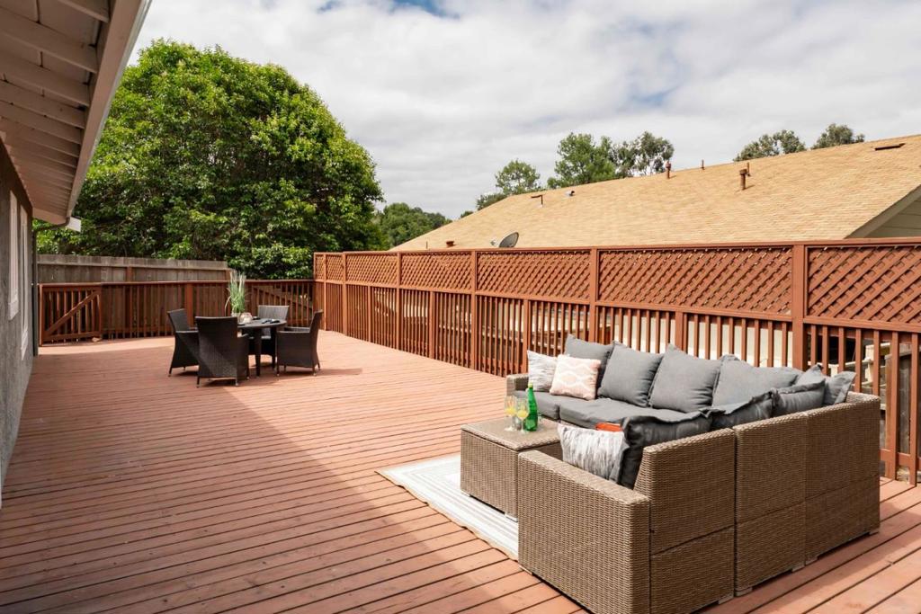 24653 Sylvan Glen Court Property Photo 19