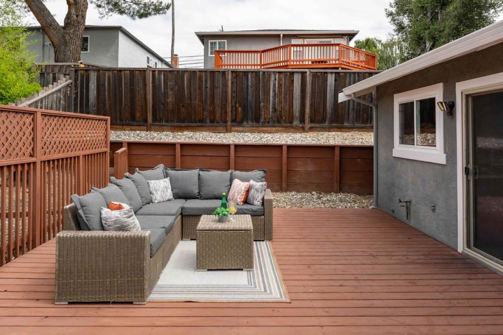 24653 Sylvan Glen Court Property Photo 20