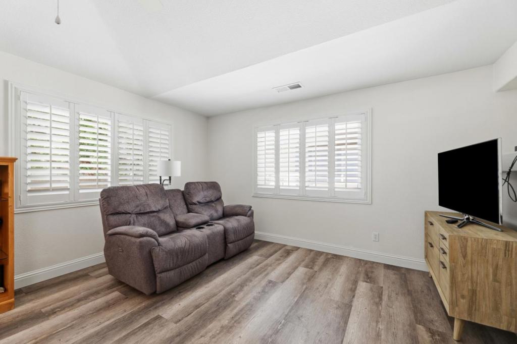 347 Oleander Drive Property Photo 32