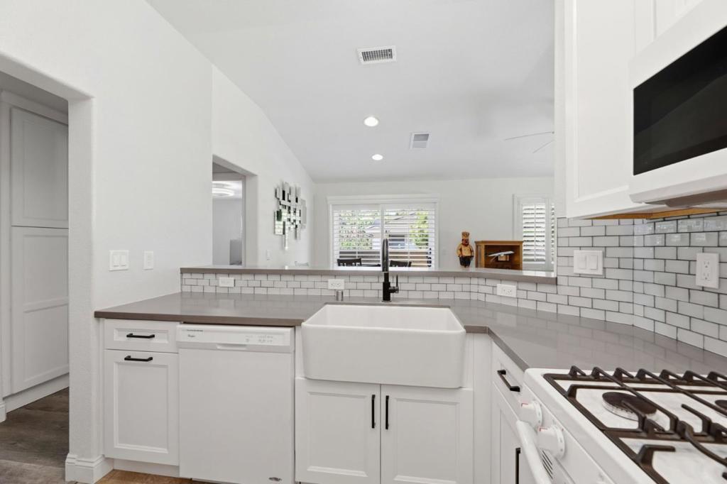 347 Oleander Drive Property Photo 37