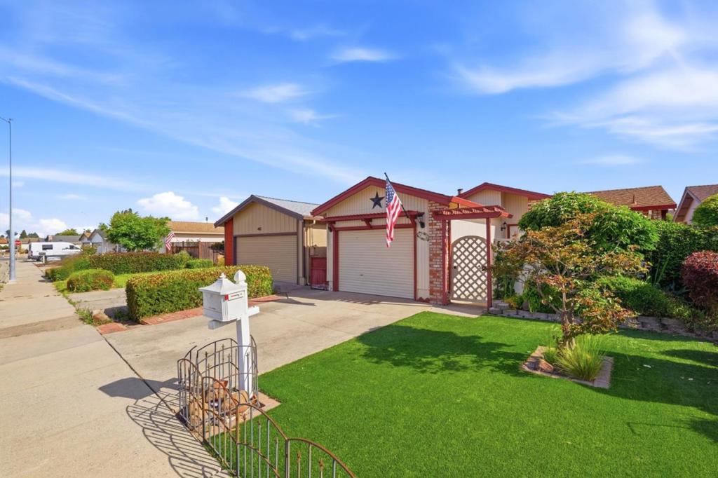 478 Vivienne Drive Property Photo 1