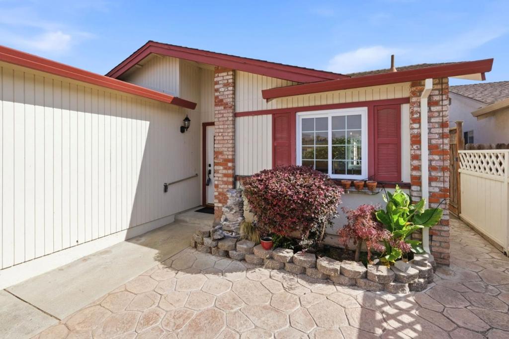 478 Vivienne Drive Property Photo 4
