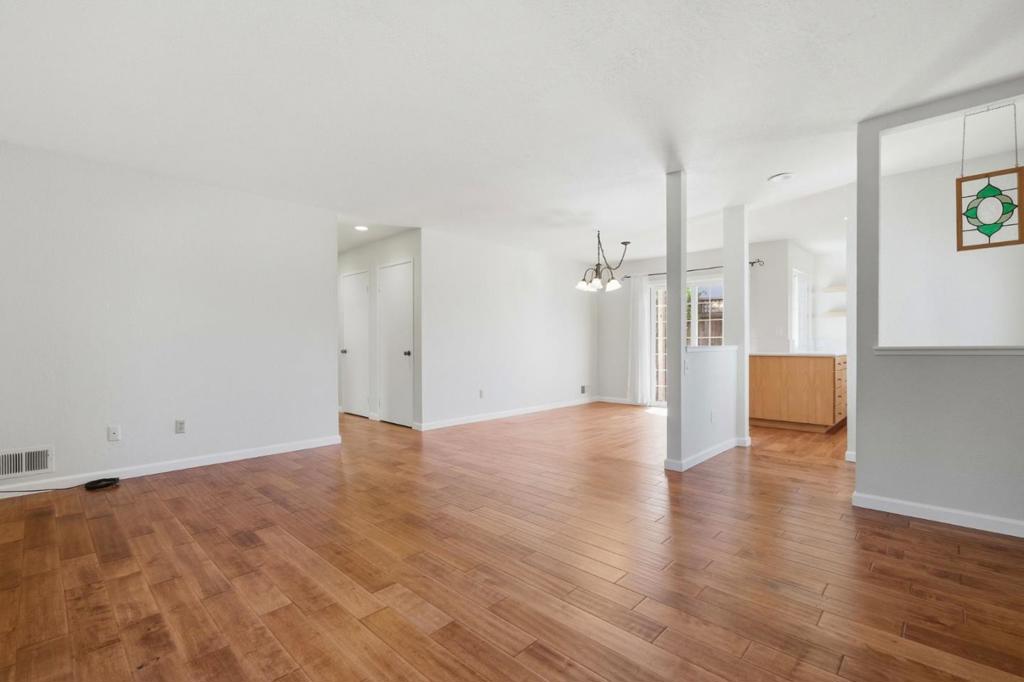 478 Vivienne Drive Property Photo 10