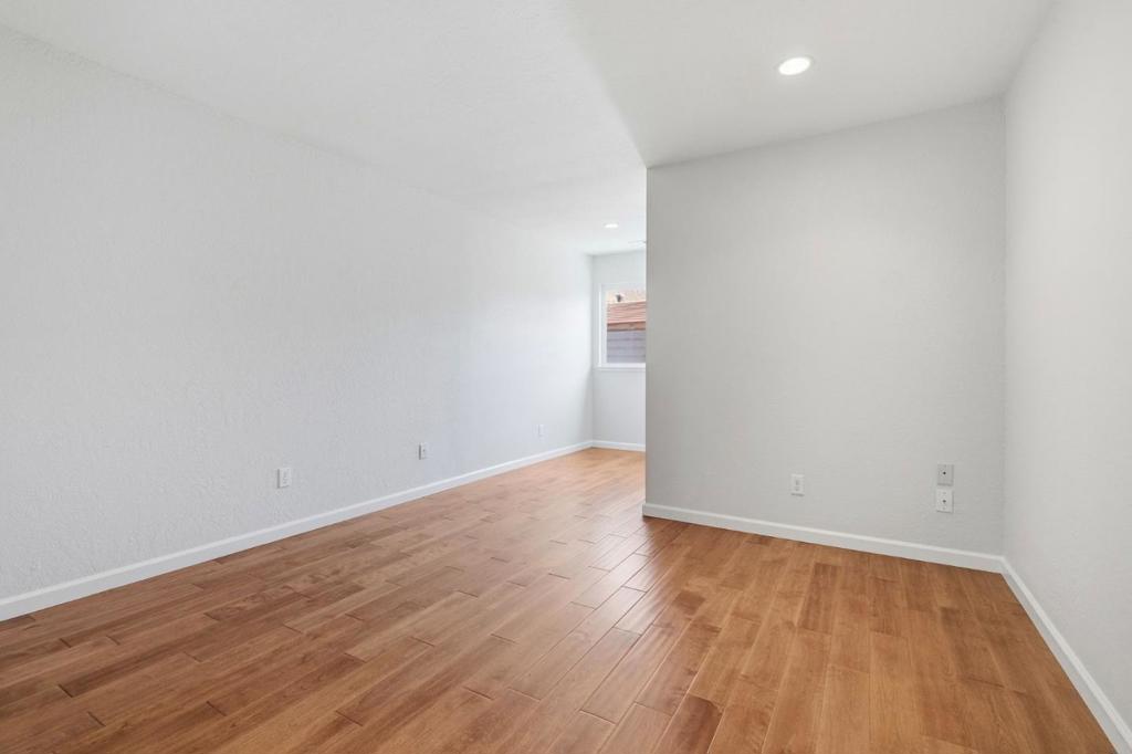 478 Vivienne Drive Property Photo 26