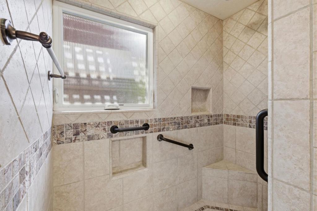 478 Vivienne Drive Property Photo 33