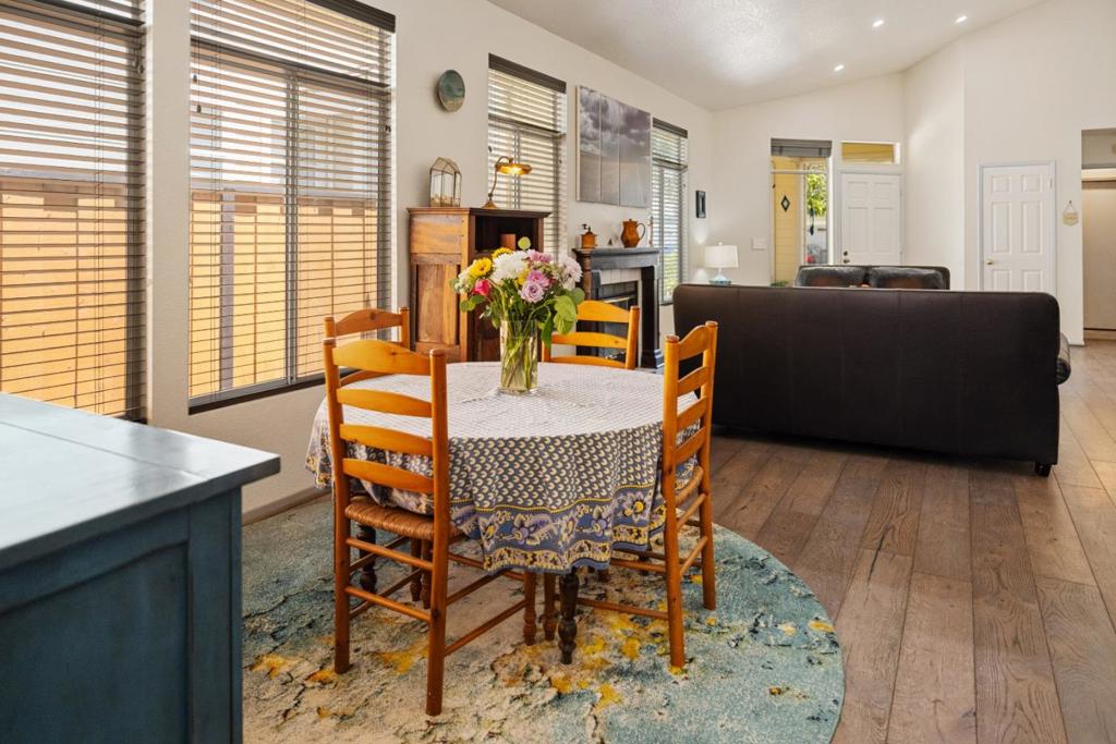 21012 Country Park Road Property Photo 5