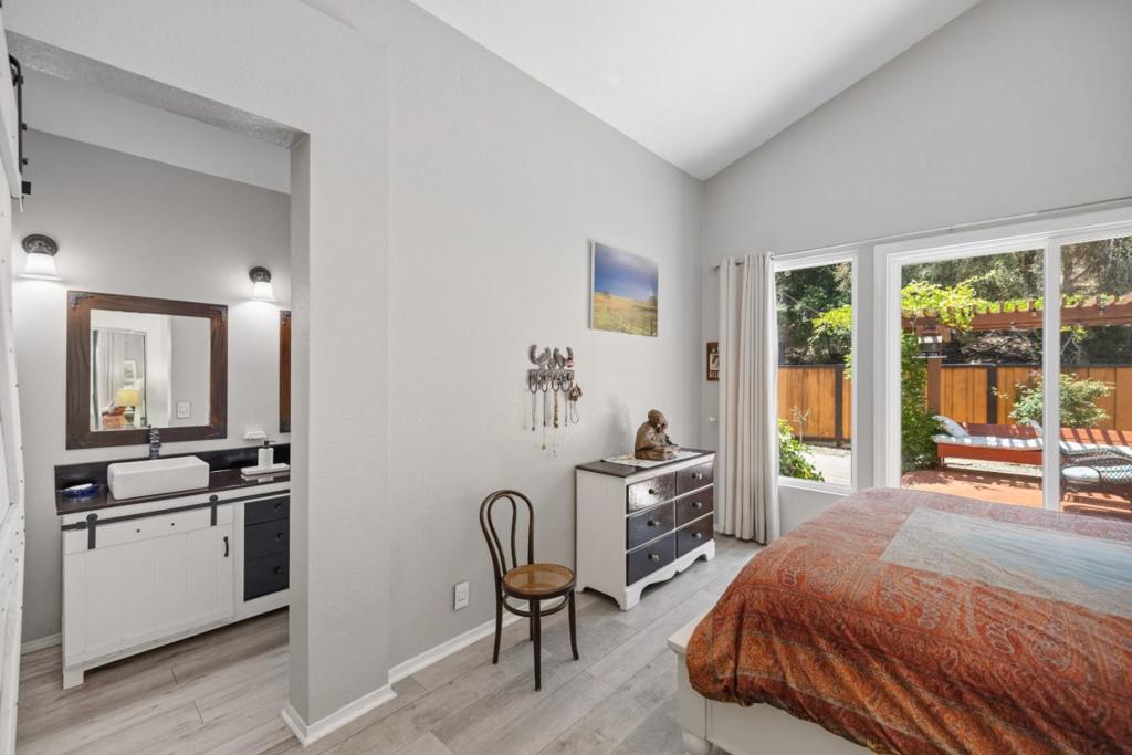 21012 Country Park Road Property Photo 11