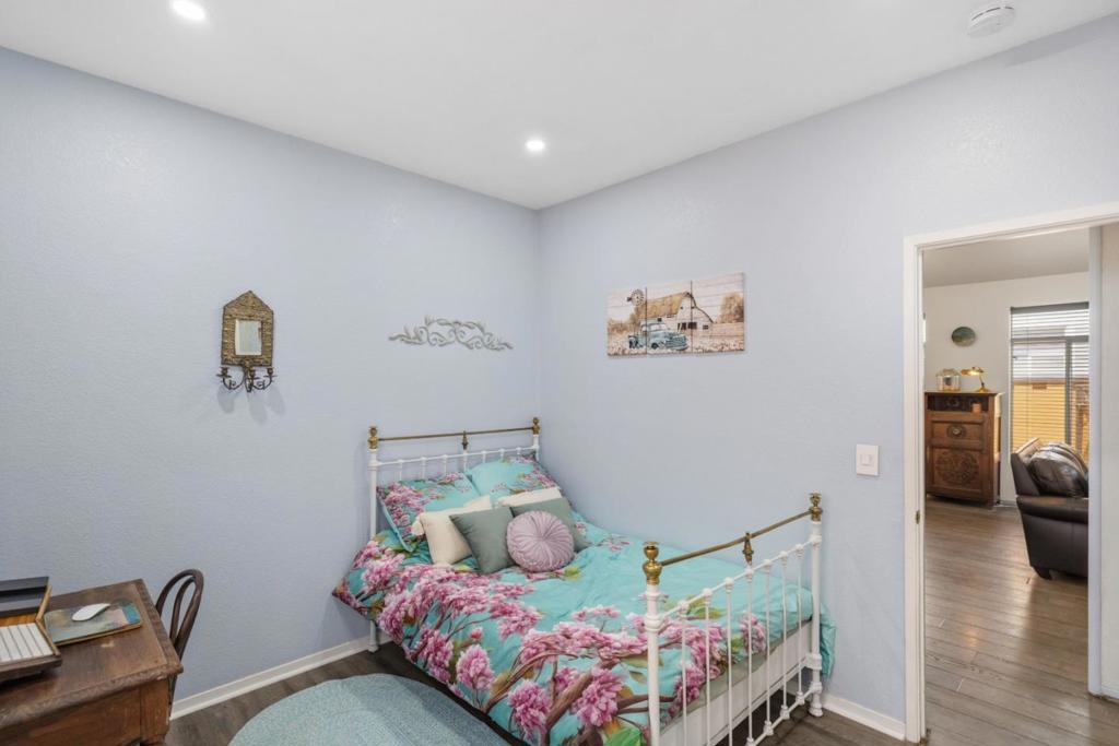 21012 Country Park Road Property Photo 15