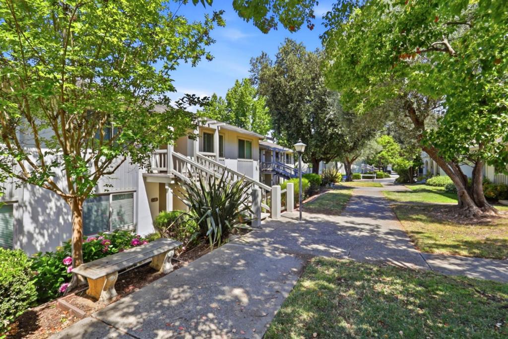 5438 Cribari Green Property Photo 1
