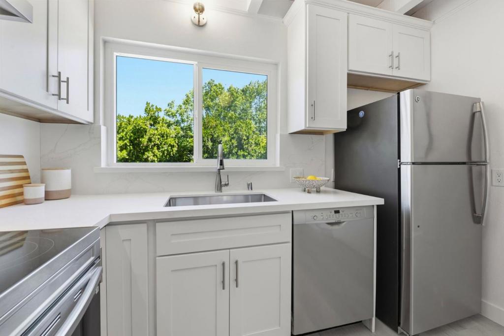 3909 Middlefield Road E Property Photo 5