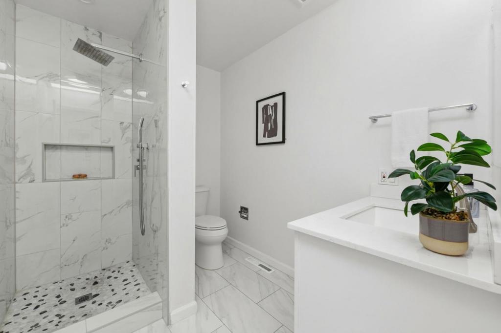 3909 Middlefield Road E Property Photo 20