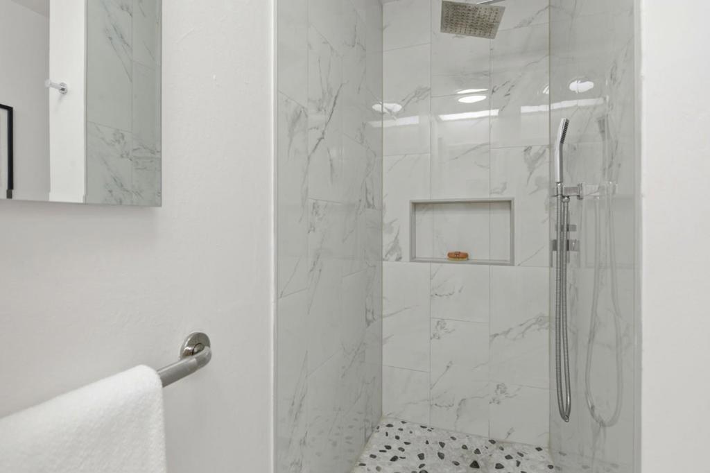 3909 Middlefield Road E Property Photo 21