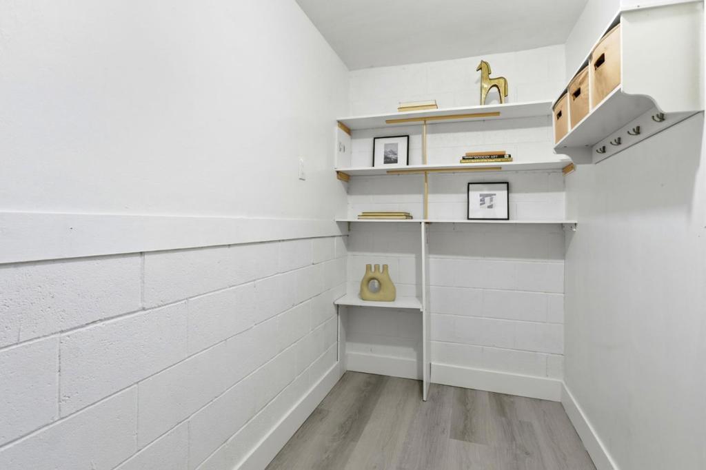 3909 Middlefield Road E Property Photo 27