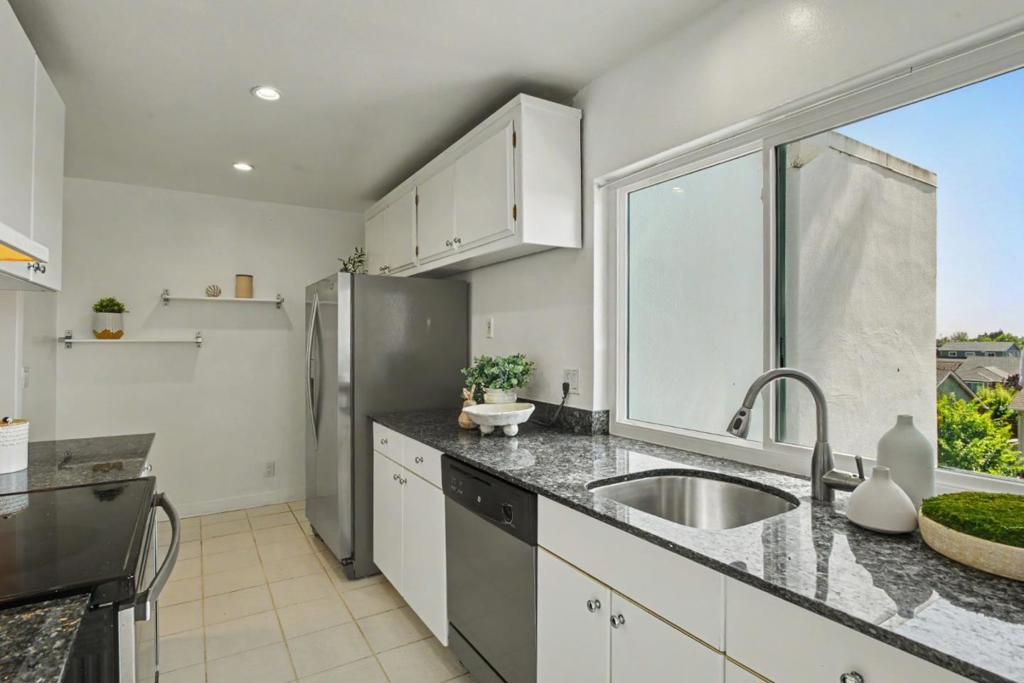 1041 Shell Boulevard 11 Property Photo 8