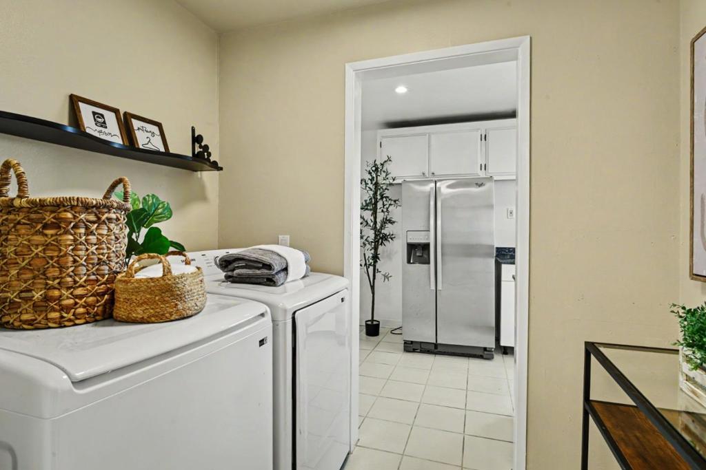 1041 Shell Boulevard 11 Property Photo 12