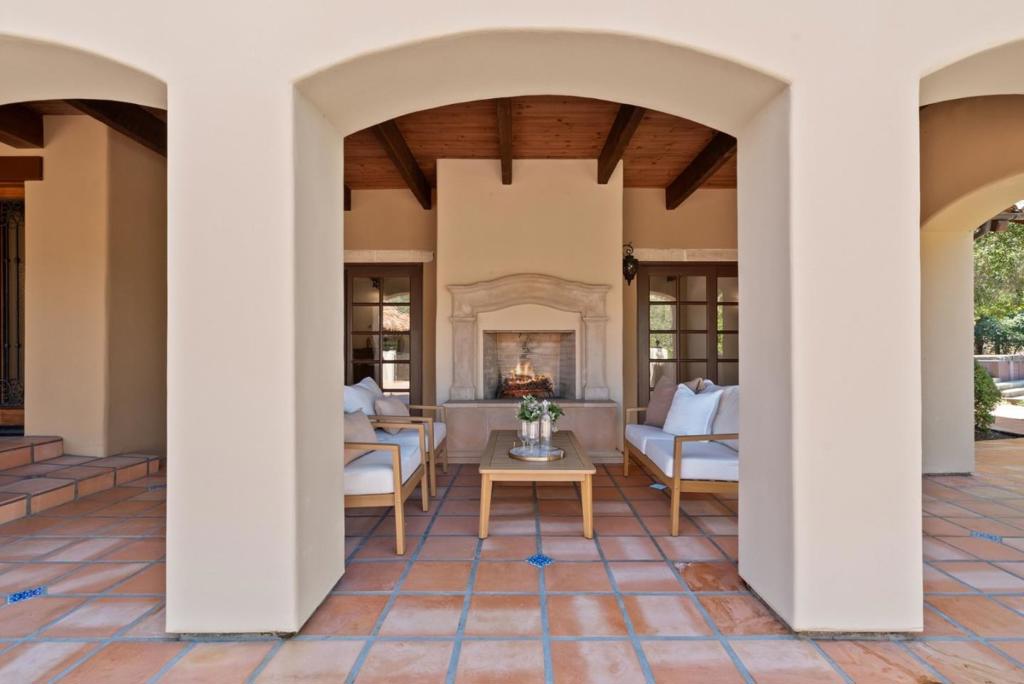 2240 N Rodeo Gulch Road Property Photo 4