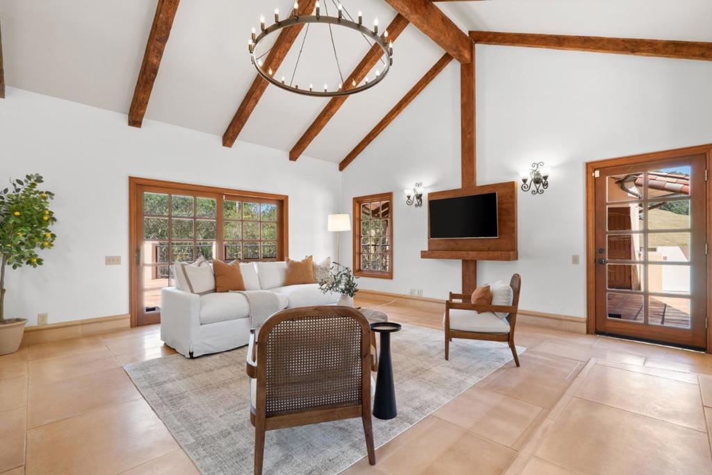 2240 N Rodeo Gulch Road Property Photo 37