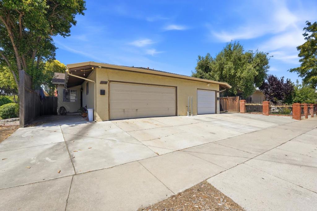 159 Roundtable Drive Property Photo 1