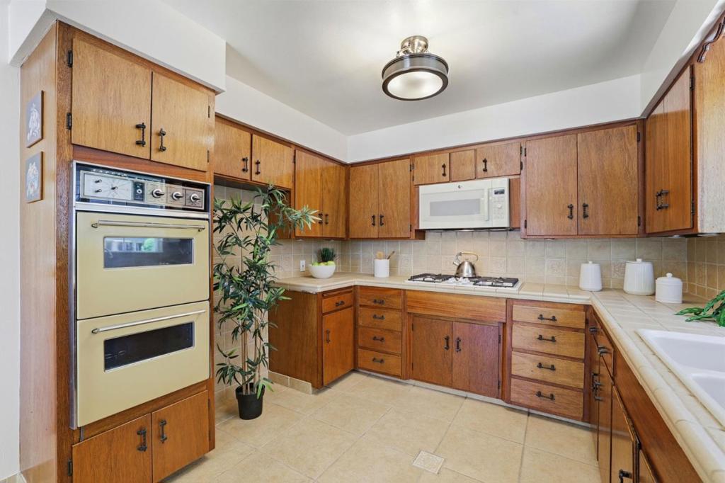 24 Scharff Avenue Property Photo 11