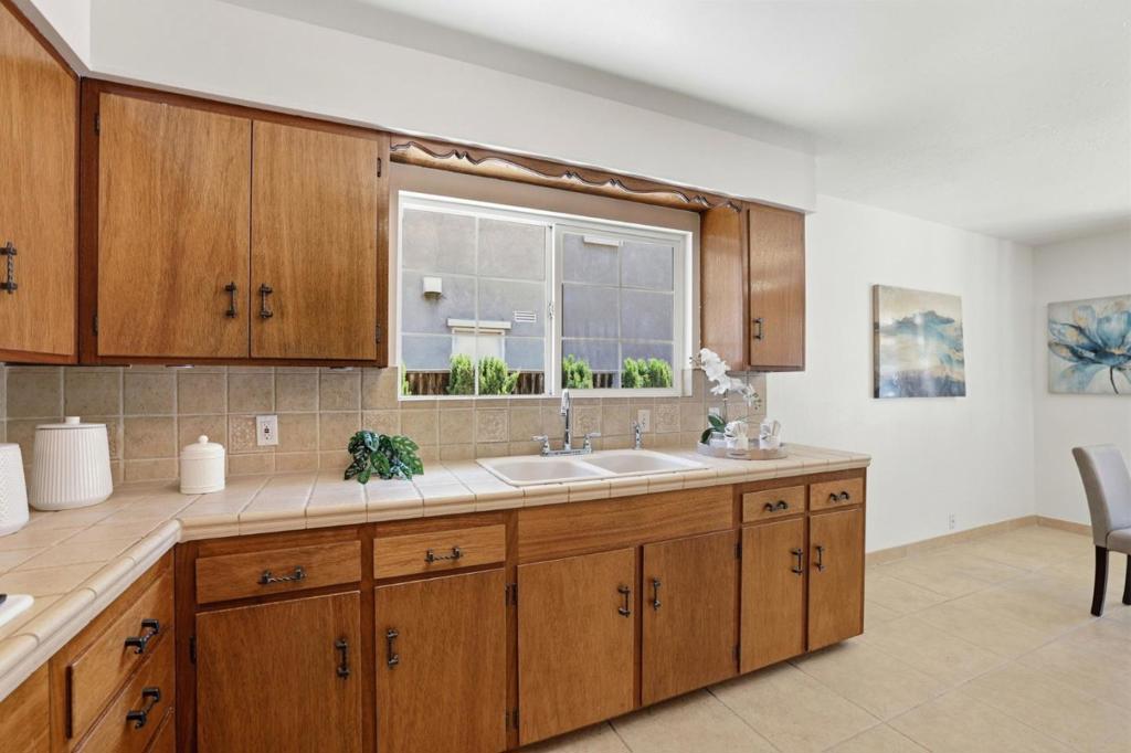 24 Scharff Avenue Property Photo 13