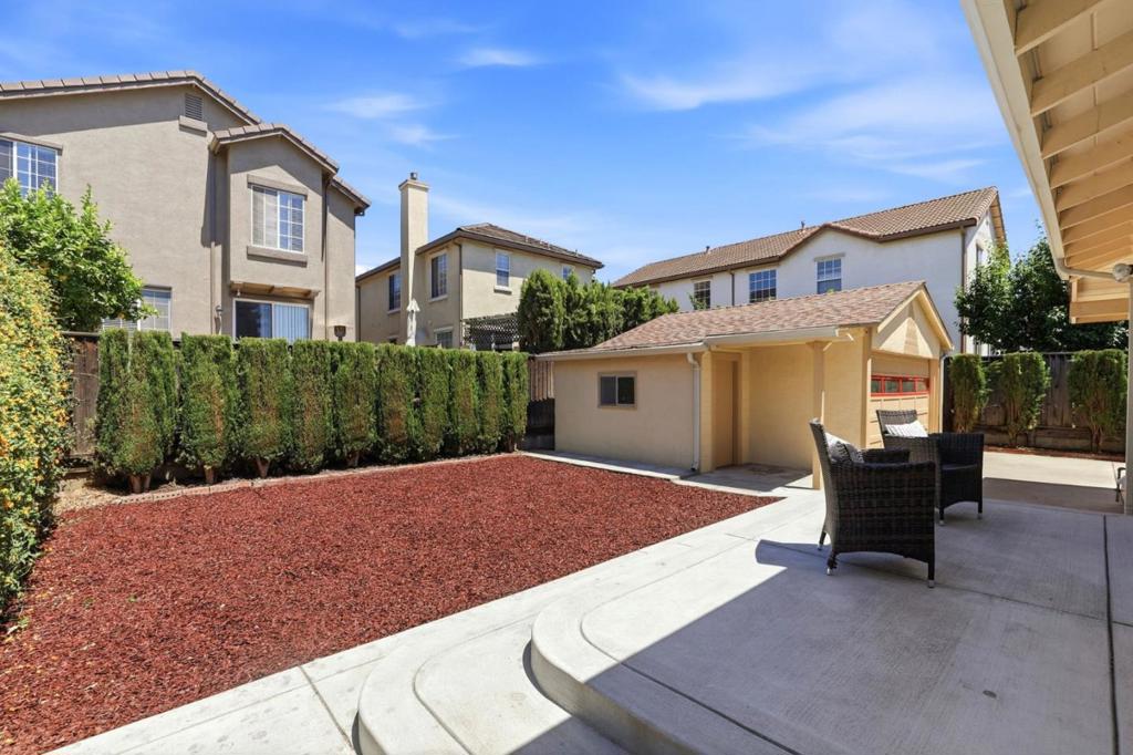 24 Scharff Avenue Property Photo 33