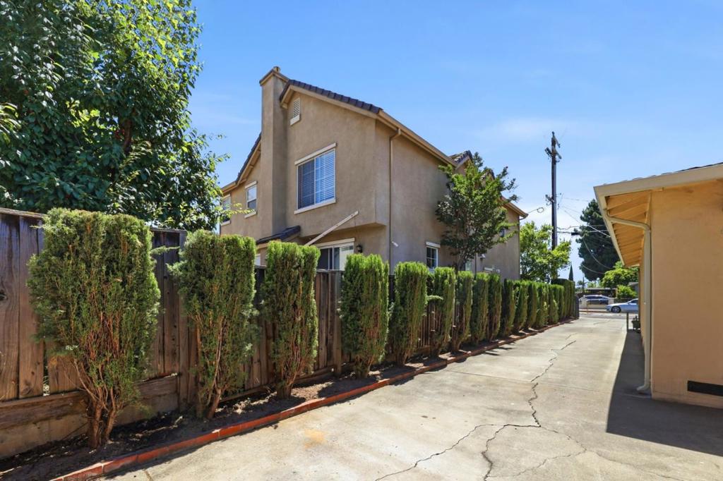 24 Scharff Avenue Property Photo 36