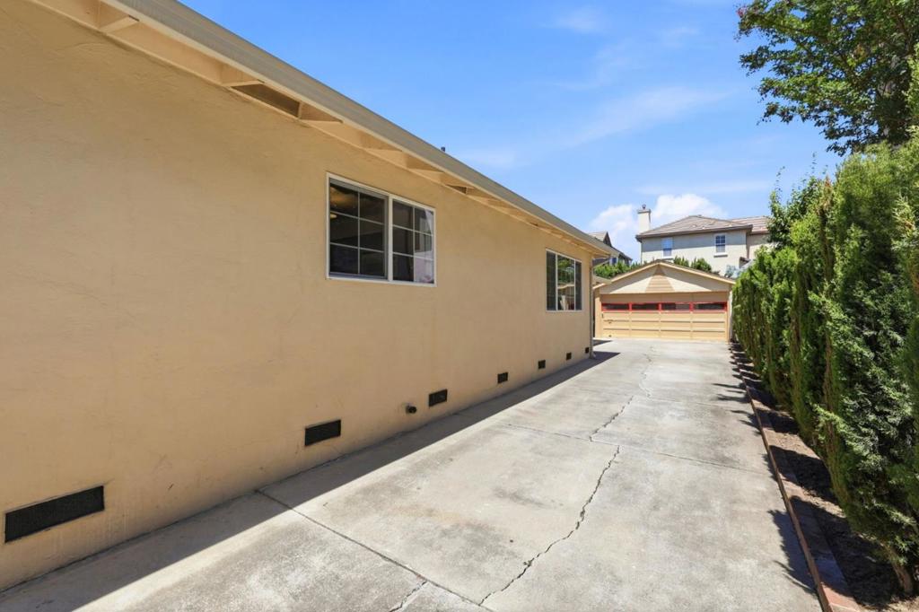 24 Scharff Avenue Property Photo 39