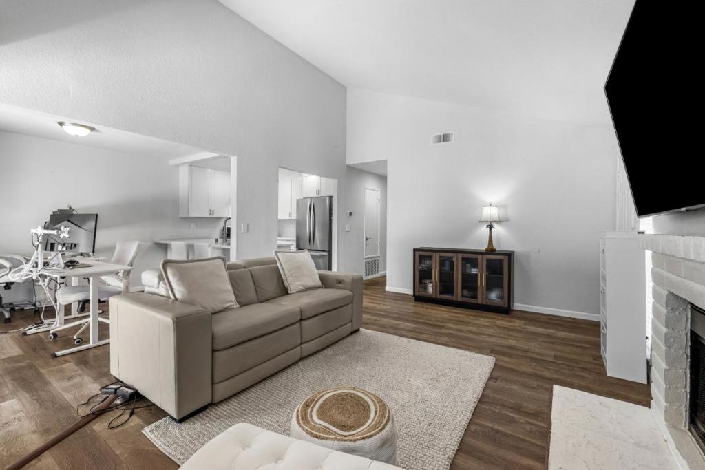 5691 Makati Circle G Property Photo 9