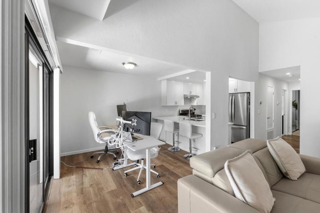 5691 Makati Circle G Property Photo 13